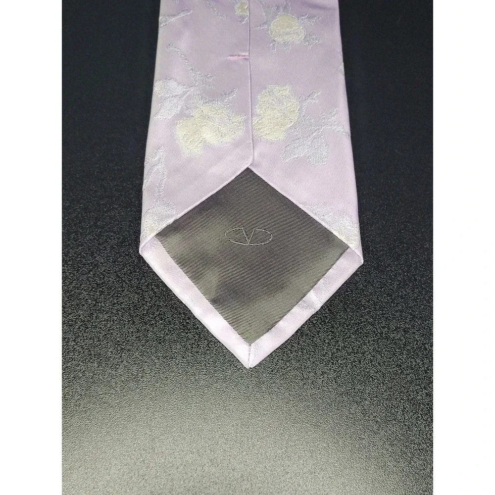 Valentino Men's Necktie Lavender Floral Silk 3.75 x 58 Excellent